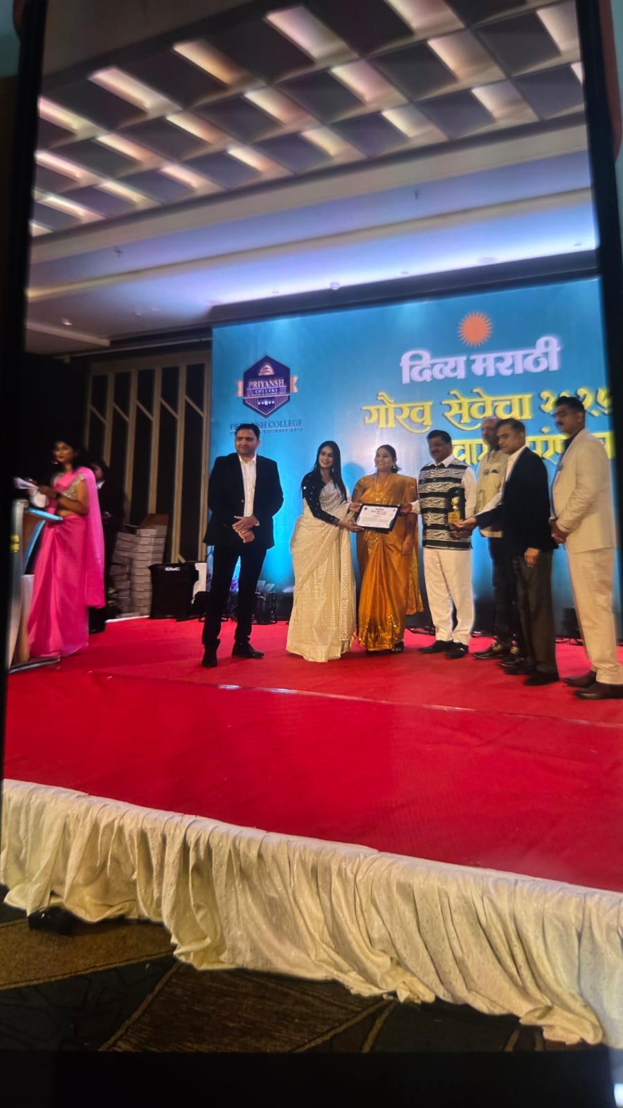 Divya Marathi गौरव सेवेचा 2025 award, presented to Shree Aryan Builders and Developers